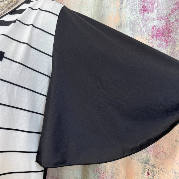 📌"Music is in the Air'  Long Cotton Blend Top with Music Notes and Keyboard - Picture 4 of 11